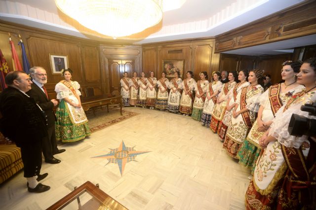 El presidente de la Asamblea recibe a la Reina de la Huerta y a su corte de honor - 1, Foto 1