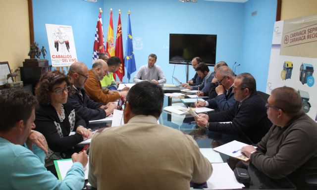 Representantes del ayuntamiento y de las fiestas patronales se reúnen para coordinar los dispositivos especiales - 1, Foto 1