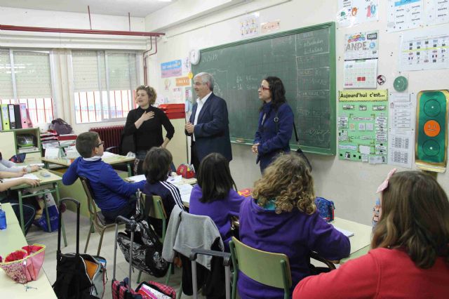 El alcalde visita a los escolares del CEIP Príncipe Felipe para conocer su proyecto emprendedor Ecoprinquin - 1, Foto 1