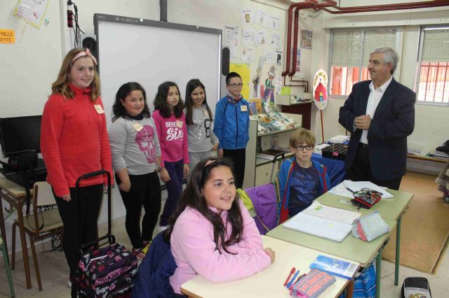 El alcalde visita a los escolares del CEIP Príncipe Felipe para conocer su proyecto emprendedor Ecoprinquin - 3, Foto 3