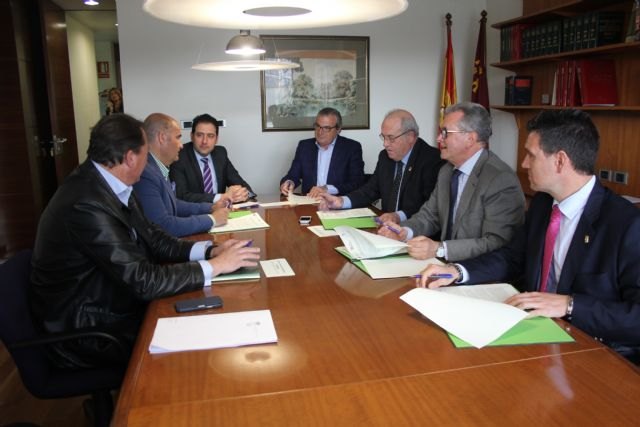 Hacienda renueva cinco convenios en materia tributaria con ayuntamientos de la Región, Foto 1