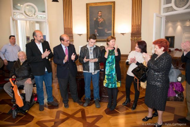 La patronal contra incendios reconoce el mérito del muchacho que salvó a sus abuelos - 3, Foto 3