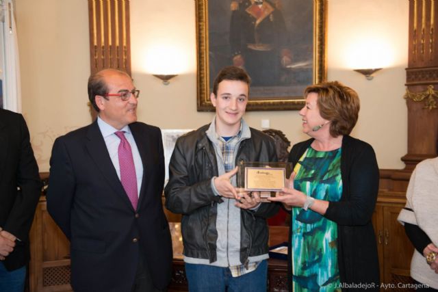 La patronal contra incendios reconoce el mérito del muchacho que salvó a sus abuelos - 5, Foto 5