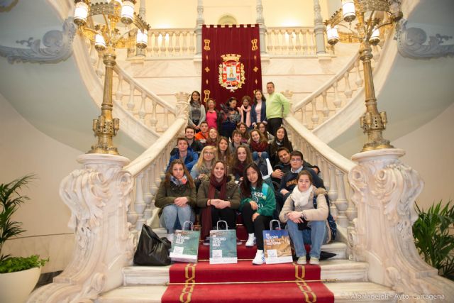 Una docena de alumnos franceses, en el Palacio Consistorial - 2, Foto 2