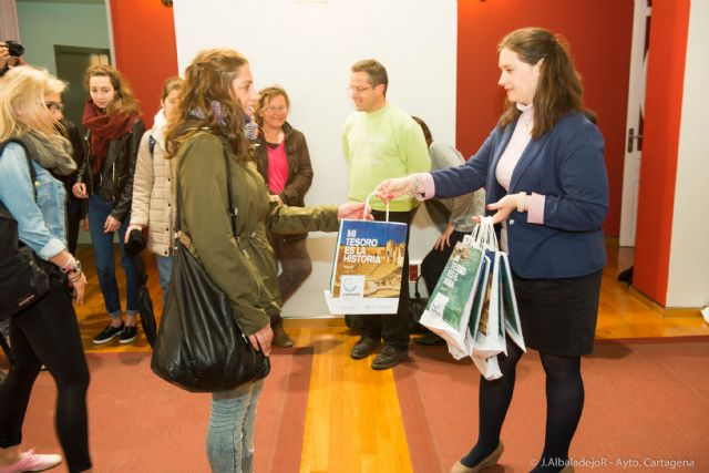 Una docena de alumnos franceses, en el Palacio Consistorial - 5, Foto 5
