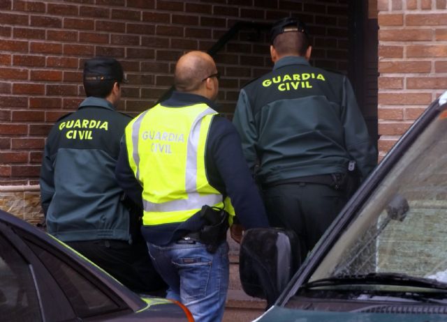 La Guardia Civil detiene a tres miembros de una familia por simulación de delito, robo, coacciones y allanamiento de morada - 1, Foto 1