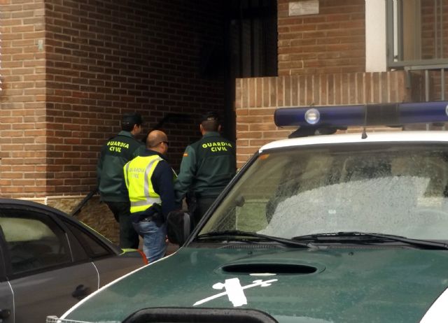 La Guardia Civil detiene a tres miembros de una familia por simulación de delito, robo, coacciones y allanamiento de morada - 2, Foto 2