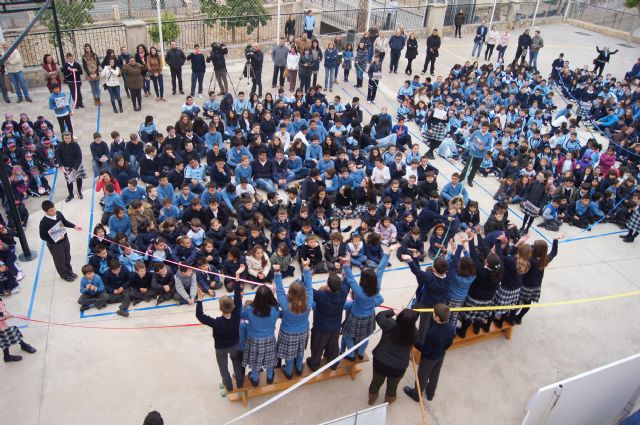 Los niños del colegio La Milagrosa protagonizan el manifiesto del Día Mundial de las Lipodistrofias, Foto 1
