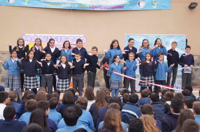 Los niños del colegio La Milagrosa protagonizan el manifiesto del Día Mundial de las Lipodistrofias, Foto 4