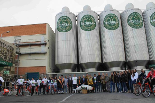El alcalde y los vendimiadores mayores e infantiles hacen entrega de la Sardina 2015 a la ciudad de Murcia para que den comienzo las fiestas - 4, Foto 4