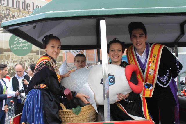El alcalde y los vendimiadores mayores e infantiles hacen entrega de la Sardina 2015 a la ciudad de Murcia para que den comienzo las fiestas - 5, Foto 5