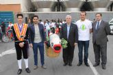 El alcalde y los vendimiadores mayores e infantiles hacen entrega de la Sardina 2015 a la ciudad de Murcia para que den comienzo las fiestas