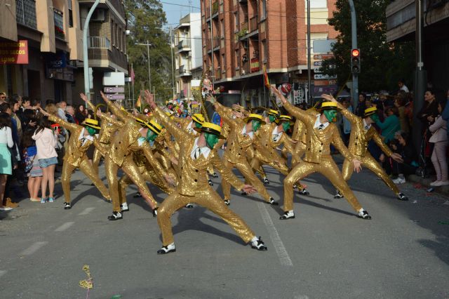 Ocho carrozas y seis comparsas animan el desfile de carrozas que pone fin a las fiestas de Primavera - 1, Foto 1