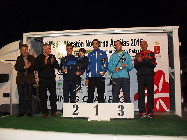 Atletas del Club Atletismo Totana participaron en la IV media maratn Nocturna y 10KM de Juan Palazn - 14