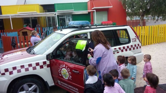 La Escuela Infantil de Alguazas recibió la visita de la Policía Local para hablar a los pequeños de su labor - 2, Foto 2