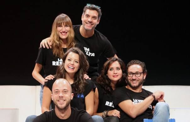 Carlos Santos, Berta Hernández y Javier Mora se suben al escenario del Teatro Vico este domingo con la afamada obra “La vida Resuelta” - 1, Foto 1