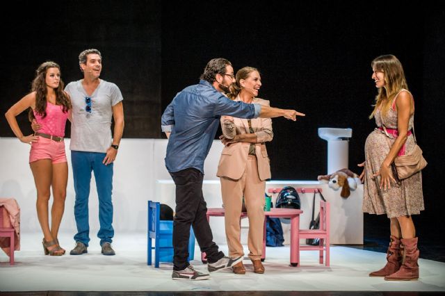 Carlos Santos, Berta Hernández y Javier Mora se suben al escenario del Teatro Vico este domingo con la afamada obra “La vida Resuelta” - 4, Foto 4