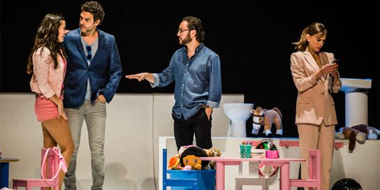 Carlos Santos, Berta Hernández y Javier Mora se suben al escenario del Teatro Vico este domingo con la afamada obra “La vida Resuelta” - 5, Foto 5