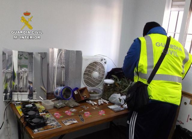 La Guardia Civil desmantela en Mula un punto de cultivo y venta de marihuana en un domicilio - 2, Foto 2