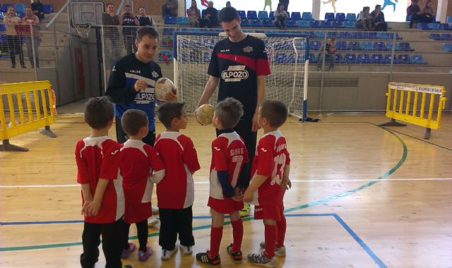 Los jugadores ElPozo Murcia FS realizan un clínic con la Escuela de Fútbol Sala de Águilas - 1, Foto 1