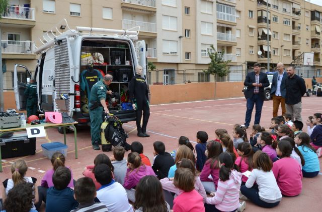 El colegio Mediterráneo acoge un taller de artrópodos y una exhibición de la Guardia Civil - 1, Foto 1