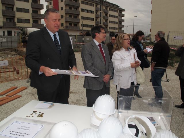 Bernabé asiste al inicio de las obras del edificio Santa Clara, en Lorca - 1, Foto 1