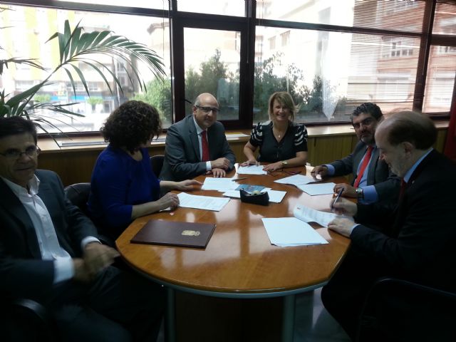El Ayuntamiento firma con el Santander el préstamo de 22,5 millones de euros al 0,90% - 2, Foto 2