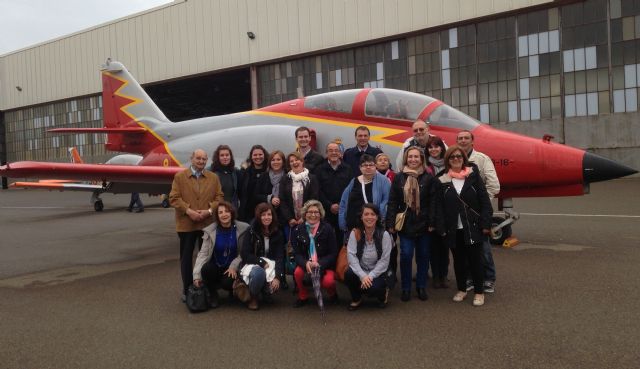 Voluntarios cívicos y sociales visitan la Academia General del Aire - 1, Foto 1