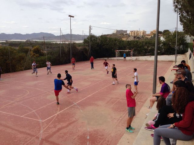 Los usuarios del programa juvenil Suma y sigue de Alguazas, de campamento en Calarreona - 2, Foto 2
