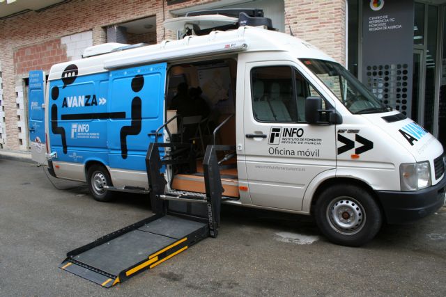 El Servicio INFOmóvil acerca asesoramiento y ayuda a emprendedores de Cehegín - 2, Foto 2