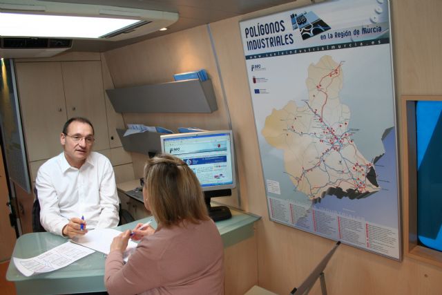 El Servicio INFOmóvil acerca asesoramiento y ayuda a emprendedores de Cehegín - 4, Foto 4