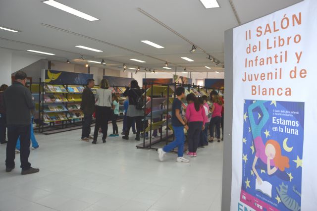 Más de 900 libros se exponen en el II Salón del Libro Infantil y Juvenil de Blanca - 1, Foto 1