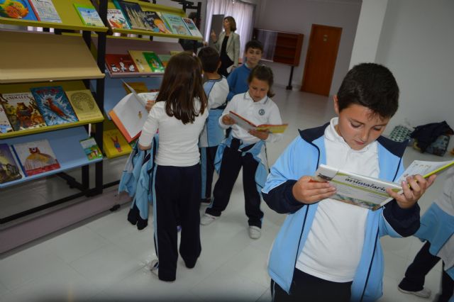 Más de 900 libros se exponen en el II Salón del Libro Infantil y Juvenil de Blanca - 2, Foto 2