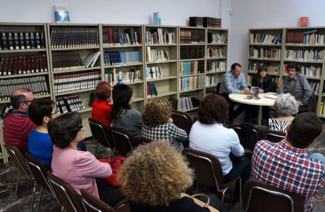El escritor molinense Paco López llevó a la Biblioteca de Ceutí su obra La memoria del barro - 5, Foto 5