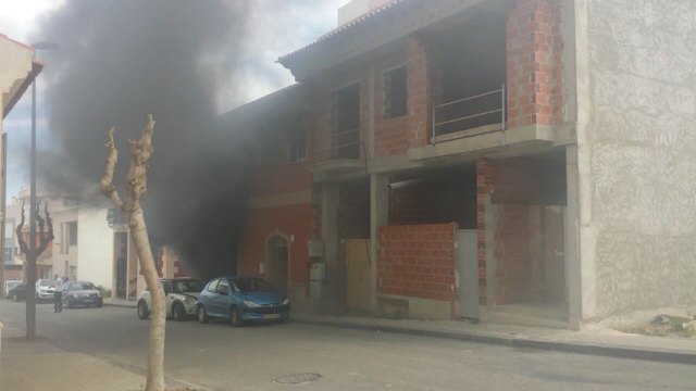 Fire Consortium intervene to quell declared in a house fire in Totana, Foto 1