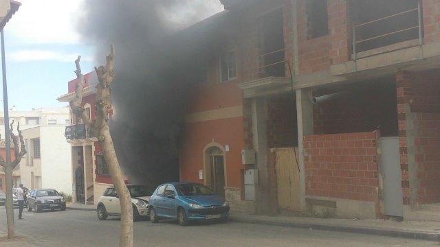 Fire Consortium intervene to quell declared in a house fire in Totana, Foto 2