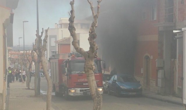 Fire Consortium intervene to quell declared in a house fire in Totana, Foto 3