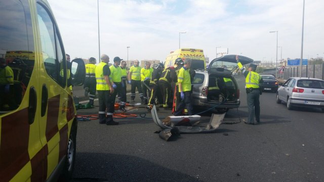 Bomberos del SEIS de Murcia intervienen en accidente ocurrido esta tarde en la A-30 - 2, Foto 2