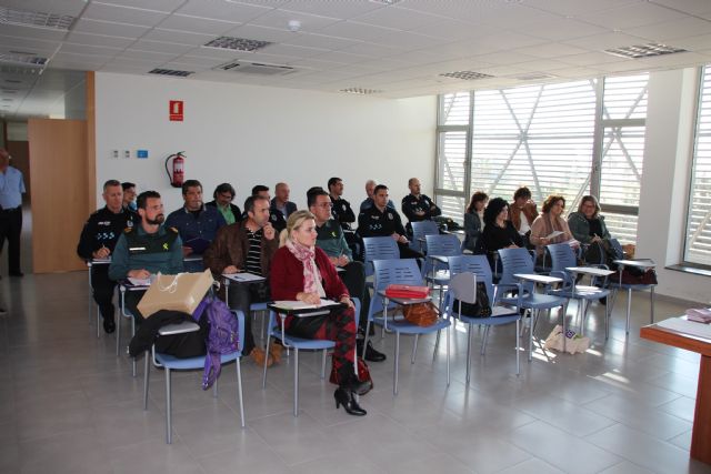 Polica Local y Guardia Civil asisten a las Jornadas informativas sobre violencia de gnero, Foto 2