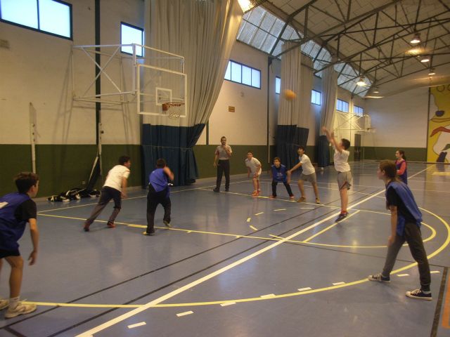Los equipos de Baloncesto y Futbol Sala Alevín del Colegio Reina Sofía lograron clasificarse para las Finales de la Fase Intermunicipal de Deporte Escolar, Foto 2