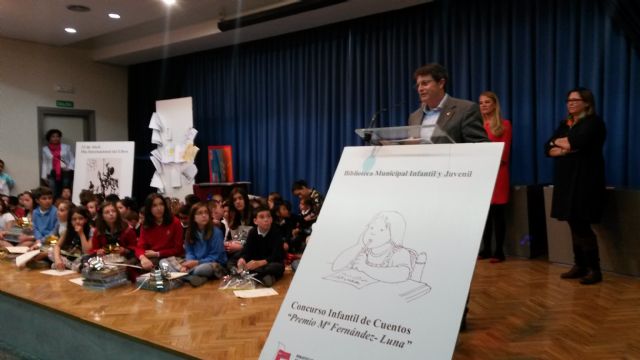 El Alcalde de Lorca entrega los premios a los ganadores de la XXX edición del Concurso Infantil de Cuentos María Fernández Luna - 2, Foto 2