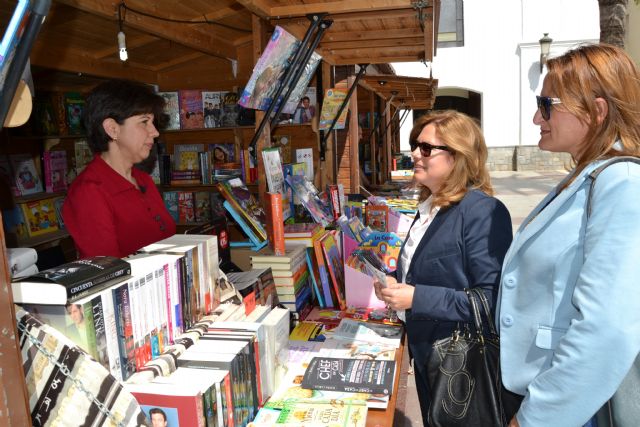 Actividades infantiles y una amplía oferta editorial en la Feria del Libro de San Pedro del Pinatar - 1, Foto 1