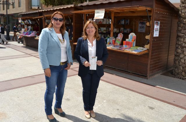 Actividades infantiles y una amplía oferta editorial en la Feria del Libro de San Pedro del Pinatar - 2, Foto 2