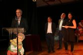 Juana Corts y Mara Blzquez reciben los premios de los concursos literarios en el Da del Libro