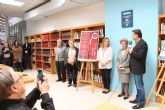 La bibliotecaria, Juana Teresa, homenajeada por el Ayuntamiento de Bullas por su jubilación