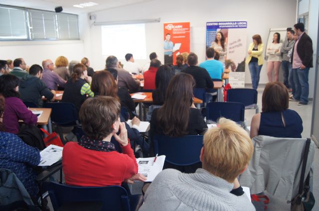 One hundred people participated in the workshop "Web Positioning: The art of selling more" which was held at the Centre for Local Development, Foto 1