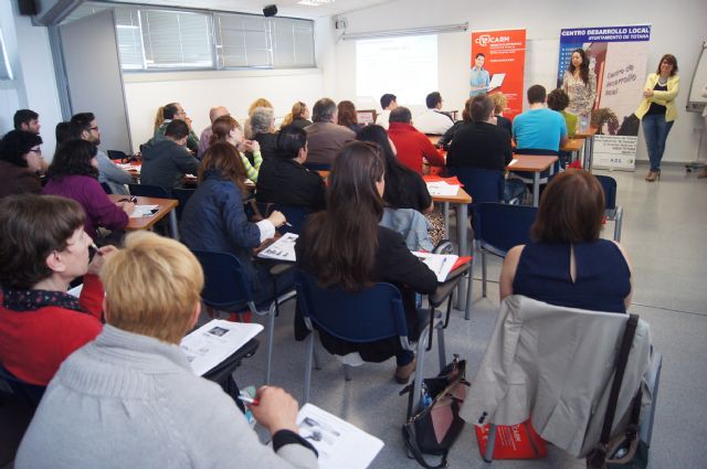 One hundred people participated in the workshop "Web Positioning: The art of selling more" which was held at the Centre for Local Development, Foto 2