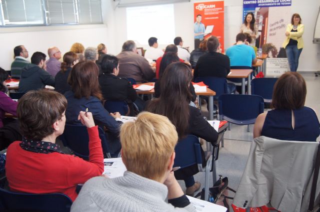 One hundred people participated in the workshop "Web Positioning: The art of selling more" which was held at the Centre for Local Development, Foto 3