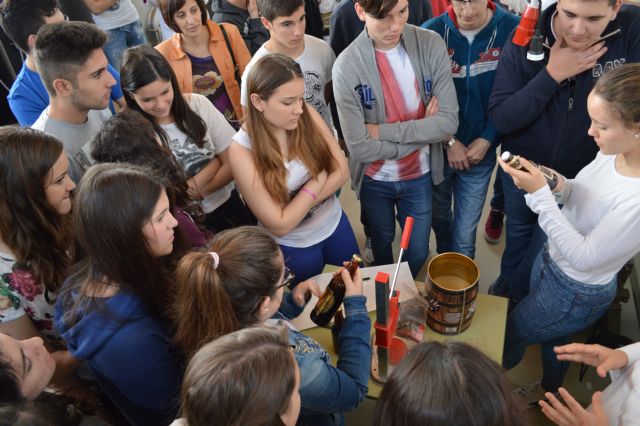 Elaboración de cerveza, baterías con patatas, cultivos tropicales y leguminosas en los Itinerarios Agroalimentarios para institutos de la UPCT - 1, Foto 1