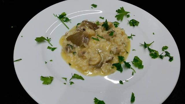Un grupo de quince jóvenes participa en el taller 'Tapas y Cocina Tradicional' en la Escuela del Vino - 1, Foto 1